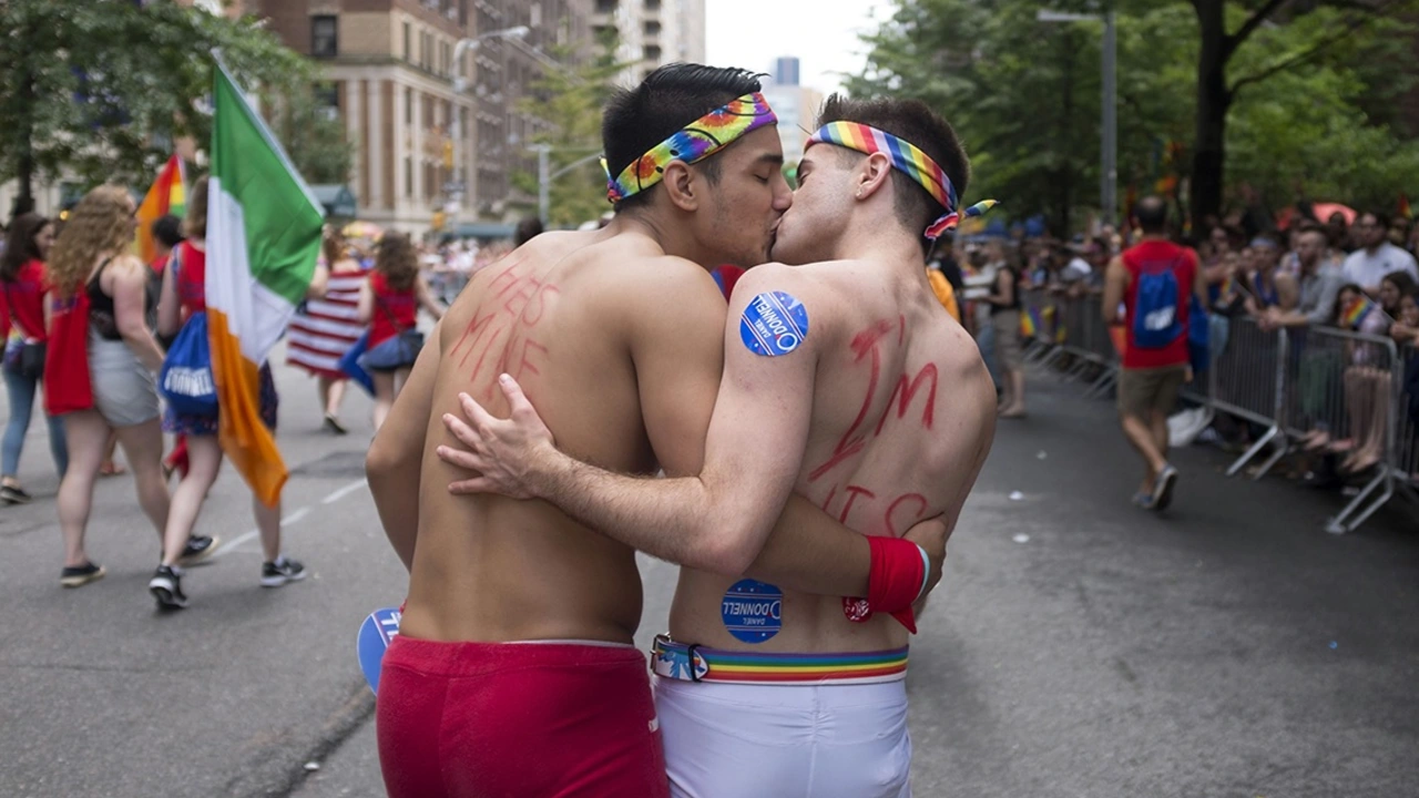 Your Guide to LGBT Nightlife in Paris